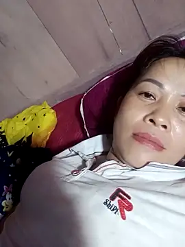 Snapshot of -Luni- chatting on 06-16-26, 11:29 -Luni- online show from 06-16-26, 11:29