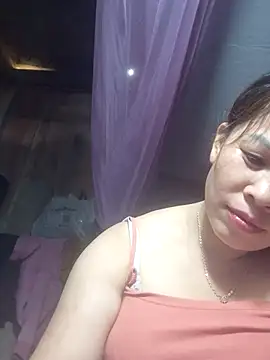 Snapshot of -Luni- chatting on 06-28-26, 04:40 -Luni- online show from 06-28-26, 04:40