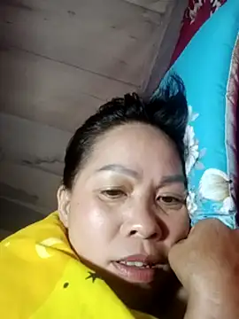 Snapshot of -Luni- chatting on 07-16-26, 01:50 -Luni- online show from 07-16-26, 01:50