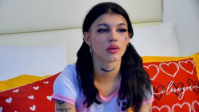 Snapshot of YasminnStorm chatting on 05-08-26, 04:40 YasminnStorm online show from 05-08-26, 04:40