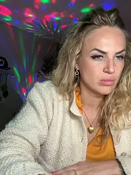 Snapshot of BlondSeduction chatting on 04-15-26, 10:10 BlondSeduction online show from 04-15-26, 10:10