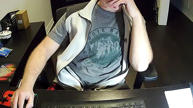 Snapshot of Shalun2000 chatting on 04-07-26, 11:59 Shalun2000 online show from 04-07-26, 11:59