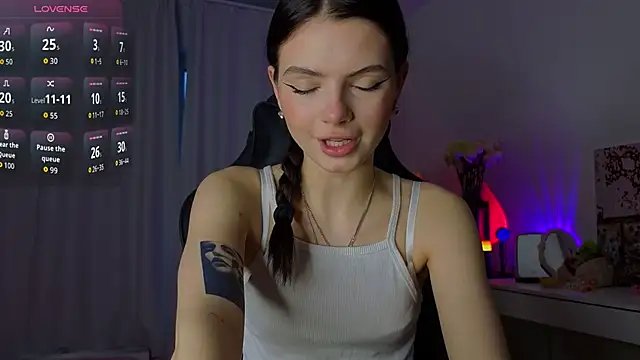 Snapshot of lillly_meow_ chatting on 05-14-26, 06:26 lillly meow online show from 05-14-26, 06:26