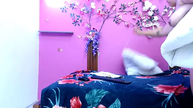 Snapshot of starfishanal21 chatting on 05-08-26, 07:30 starfishanal21 online show from 05-08-26, 07:30