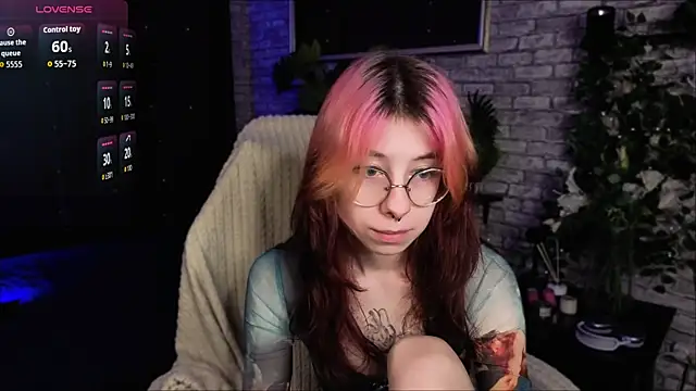 Snapshot of Alice_Nyx chatting on 06-16-26, 08:33 Alice Nyx online show from 06-16-26, 08:33