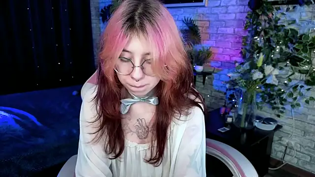 Snapshot of Alice_Nyx chatting on 07-04-26, 08:37 Alice Nyx online show from 07-04-26, 08:37
