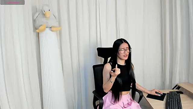 Snapshot of Astley_wolf chatting on 04-07-26, 12:49 Astley wolf online show from 04-07-26, 12:49