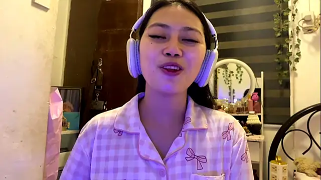 GlindaDejardin online show from 05-14-26, 06:47