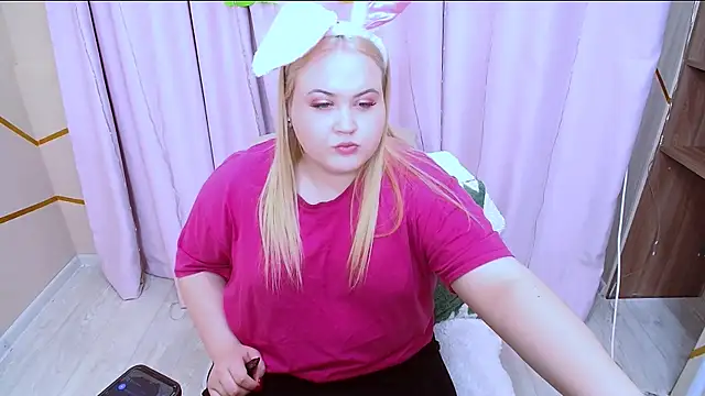 Snapshot of BlondeGlem chatting on 04-05-26, 07:49 BlondeGlem online show from 04-05-26, 07:49