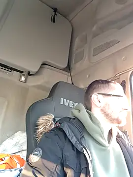 jozsi1995 online show from 04-07-26, 04:57