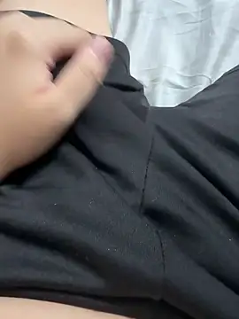 Snapshot of Lalamon2 chatting on 04-05-26, 04:37 Lalamon2 online show from 04-05-26, 04:37