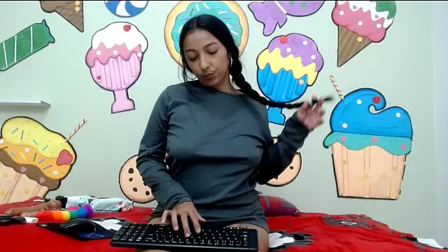 pamelaskiny20 online show from 05-14-26, 02:40