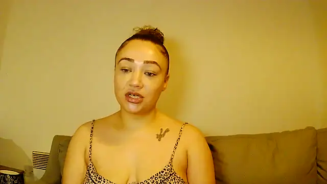 Snapshot of Theone_T chatting on 04-27-26, 06:33 Theone T online show from 04-27-26, 06:33