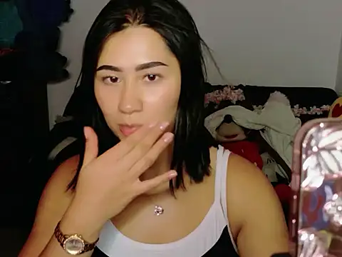Snapshot of EvelynLeen_ chatting on 07-17-26, 08:24 EvelynLeen online show from 07-17-26, 08:24