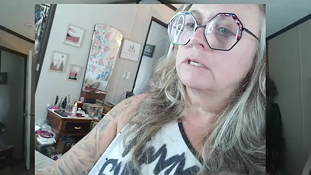 Snapshot of Blondejenn chatting on 04-23-26, 05:26 Blondejenn online show from 04-23-26, 05:26