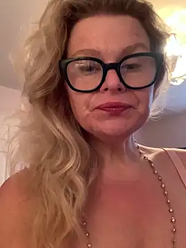 Love Lee xo online show from 07-25-26, 11:30