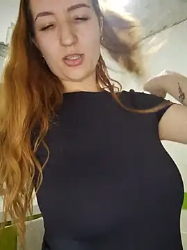 Snapshot of LeonaFox chatting on 05-17-26, 07:10 LeonaFox online show from 05-17-26, 07:10
