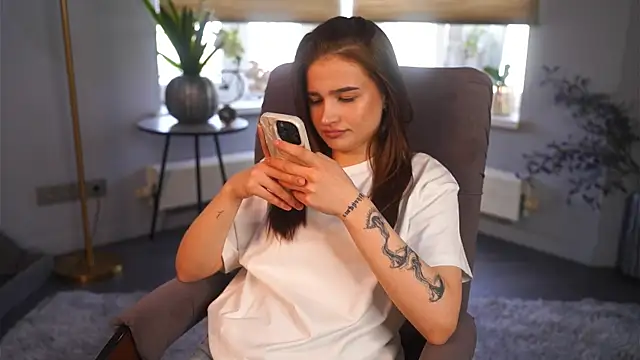 LourieLinsey online show from 04-08-26, 12:27