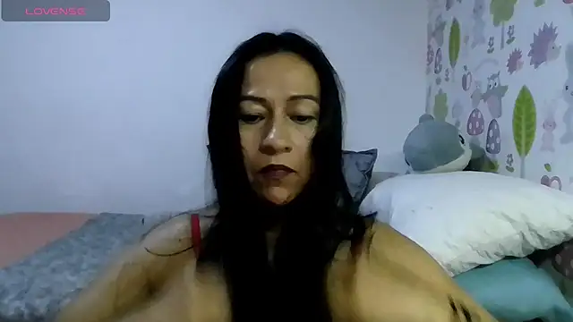 Snapshot of Tyna_b chatting on 07-27-26, 04:08 Tyna b online show from 07-27-26, 04:08