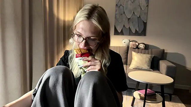 EvelineMolima online show from 05-20-26, 06:36