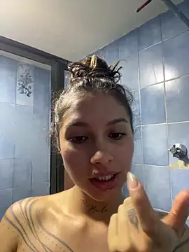 Snapshot of Dreanaa chatting on 06-15-26, 08:55 Dreanaa online show from 06-15-26, 08:55