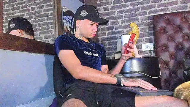 Daniel huge22 online show from 06-07-26, 04:00