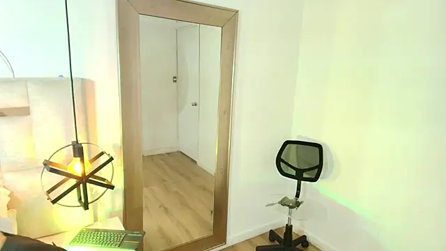 Snapshot of Emy-Ferrer chatting on 04-11-26, 03:33 Emy-Ferrer online show from 04-11-26, 03:33