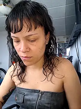 Snapshot of seijaku_ chatting on 04-16-26, 04:19 seijaku online show from 04-16-26, 04:19