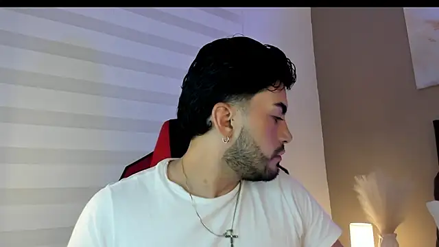 Alexander Diazz online show from 04-17-26, 01:36