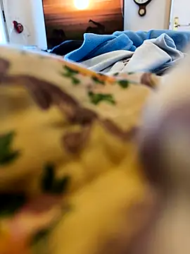 nessuno18 online show from 04-25-26, 01:52