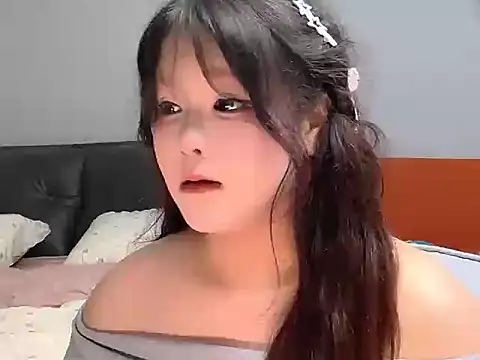 Snapshot of MiaDaily chatting on 04-08-26, 11:10 MiaDaily online show from 04-08-26, 11:10