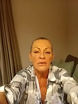 Snapshot of LadyBrigitte chatting on 04-12-26, 05:18 LadyBrigitte online show from 04-12-26, 05:18