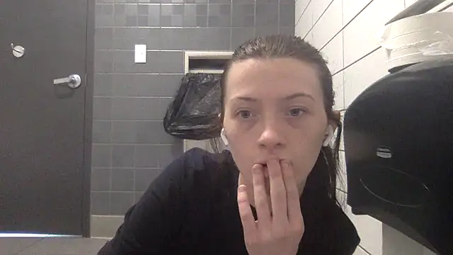 Snapshot of Munchkinbaby72318 chatting on 05-01-26, 08:13 Munchkinbaby72318 online show from 05-01-26, 08:13