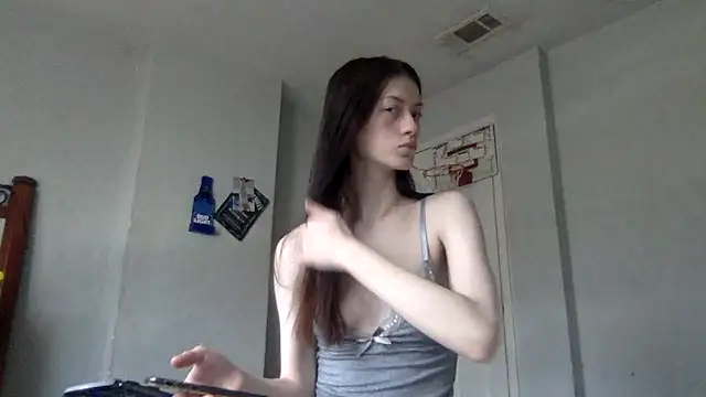 Snapshot of Munchkinbaby72318 chatting on 05-19-26, 06:58 Munchkinbaby72318 online show from 05-19-26, 06:58