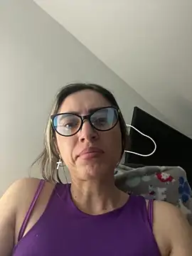 Snapshot of BellaTxM_ chatting on 04-22-26, 02:47 BellaTxM online show from 04-22-26, 02:47