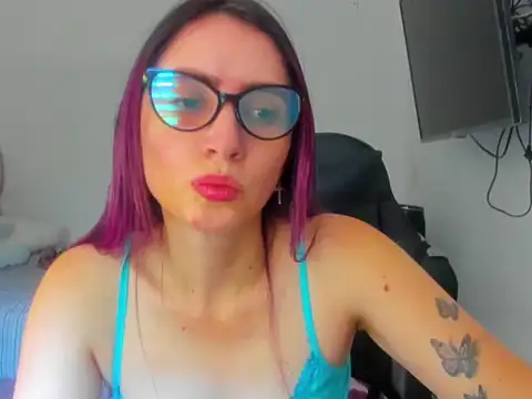 Snapshot of BellaTxM_ chatting on 05-24-26, 02:11 BellaTxM online show from 05-24-26, 02:11