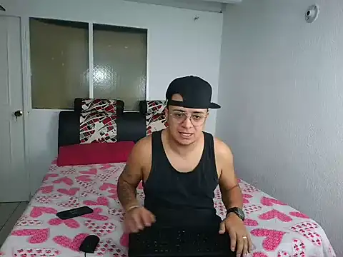 max and lilu2 online show from 04-11-26, 08:24