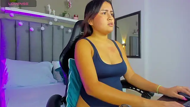 aitana moon  online show from 04-12-26, 02:16