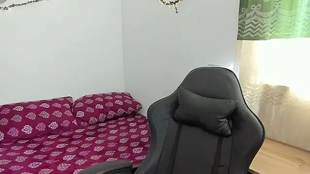  iamrousie  online show from 04-17-26, 01:58