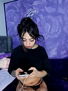 Snapshot of Rouxx_1 chatting on 05-14-26, 08:15 Rouxx 1 online show from 05-14-26, 08:15