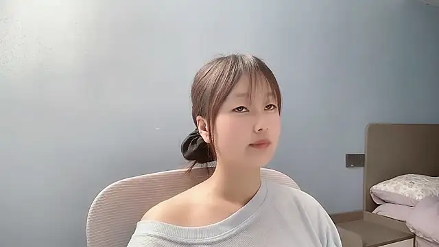 Snapshot of Xiaoqing00 chatting on 04-19-26, 02:11 Xiaoqing00 online show from 04-19-26, 02:11