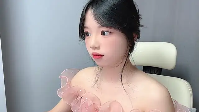 Snapshot of Xiaoqing00 chatting on 05-13-26, 02:53 Xiaoqing00 online show from 05-13-26, 02:53