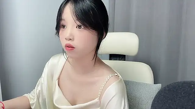 Snapshot of Xiaoqing00 chatting on 05-16-26, 10:36 Xiaoqing00 online show from 05-16-26, 10:36