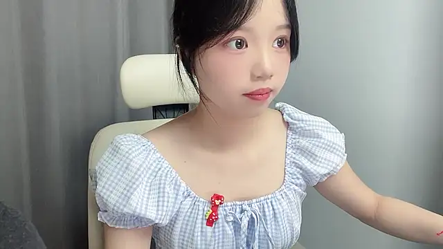 Snapshot of Xiaoqing00 chatting on 05-18-26, 05:02 Xiaoqing00 online show from 05-18-26, 05:02