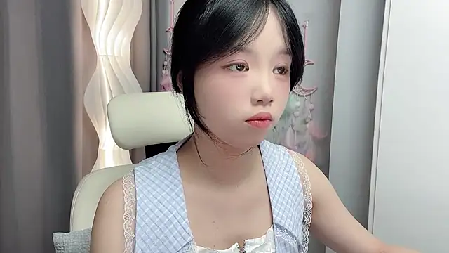 Snapshot of Xiaoqing00 chatting on 05-31-26, 05:59 Xiaoqing00 online show from 05-31-26, 05:59