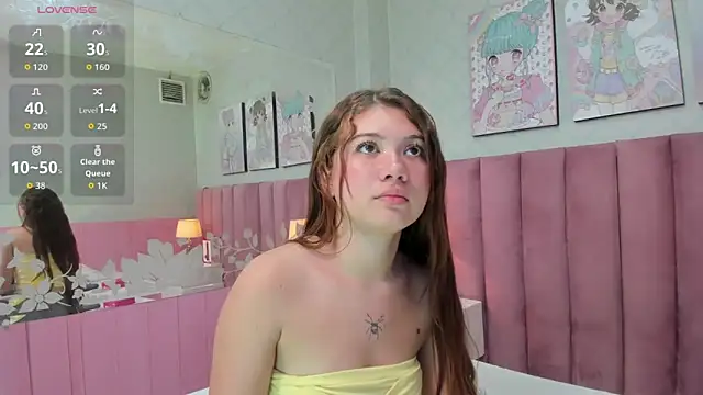 Snapshot of Hellencute18_ chatting on 06-17-26, 11:34 Hellencute18 online show from 06-17-26, 11:34