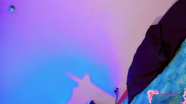 Tania Baker online show from 04-10-26, 01:38