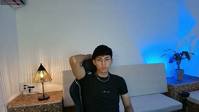 Valentino Rey online show from 04-10-26, 01:05