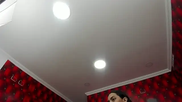 Kiara Skinny online show from 04-12-26, 04:28