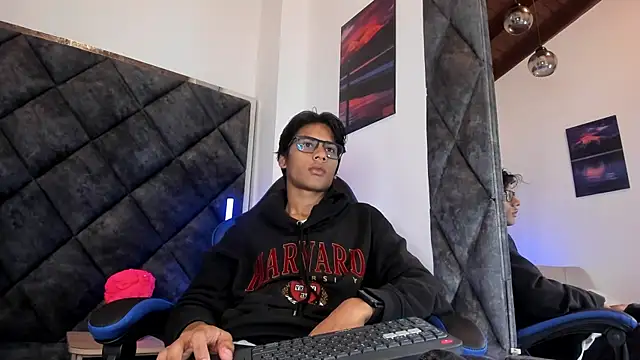 Snapshot of LiamKron chatting on 06-11-26, 11:08 LiamKron online show from 06-11-26, 11:08